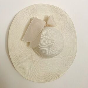 Large Cream Sunhat With Bow